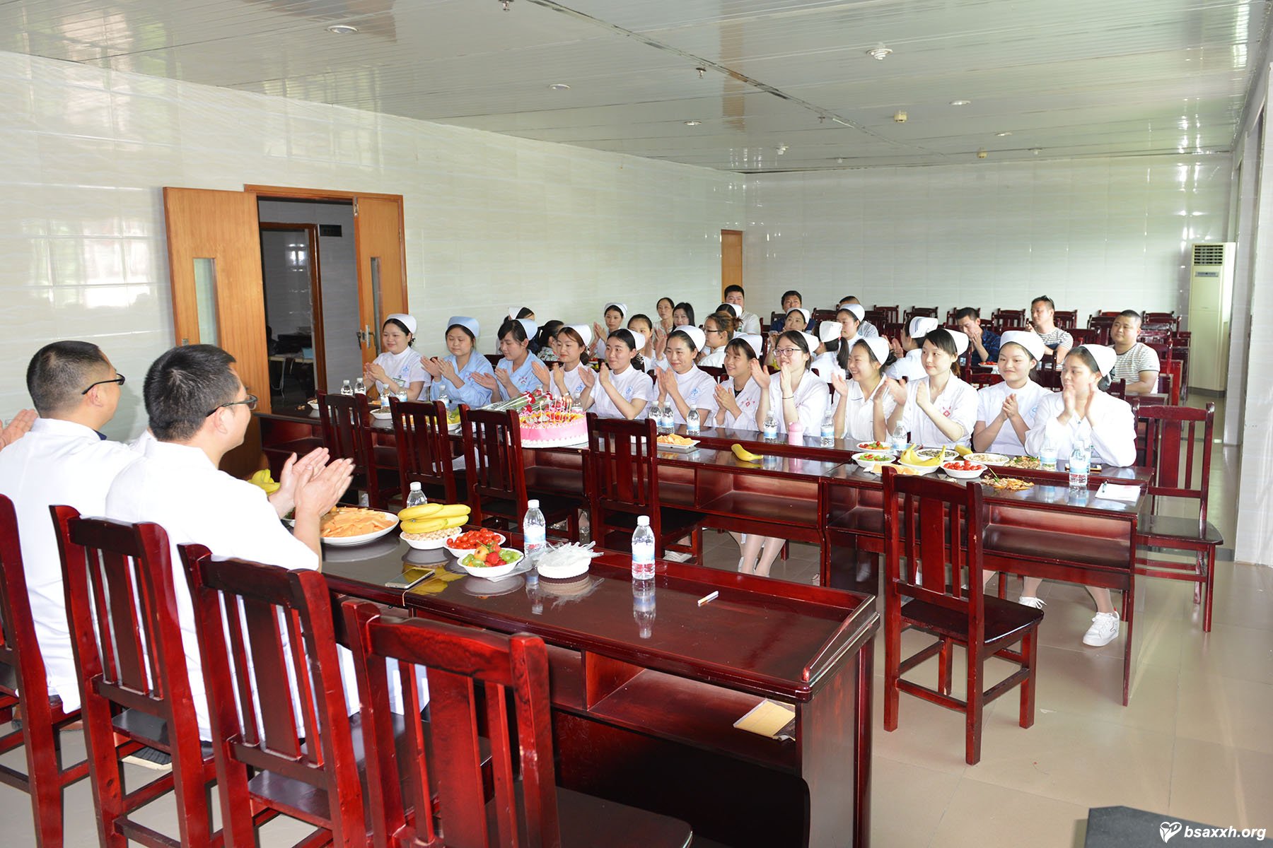 ��106�����ʻ�ʿ�ڣ��򡰰�����ʹ���¾���