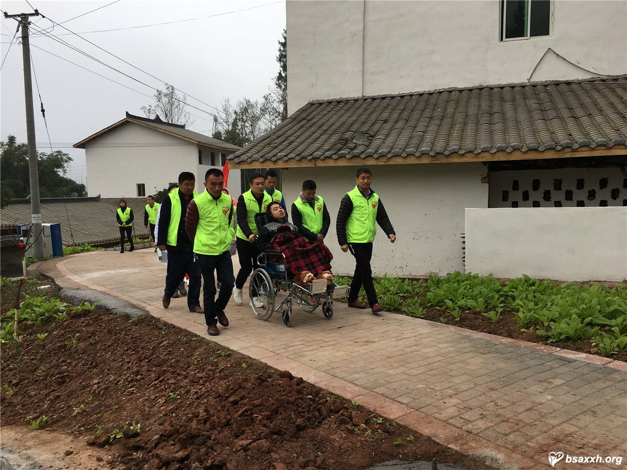 ������¡���ɽ�еĵȴ���Բ��֮��