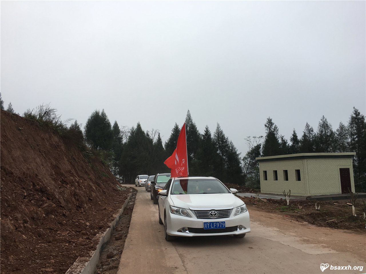 ������¡���ɽ�еĵȴ���Բ��֮��