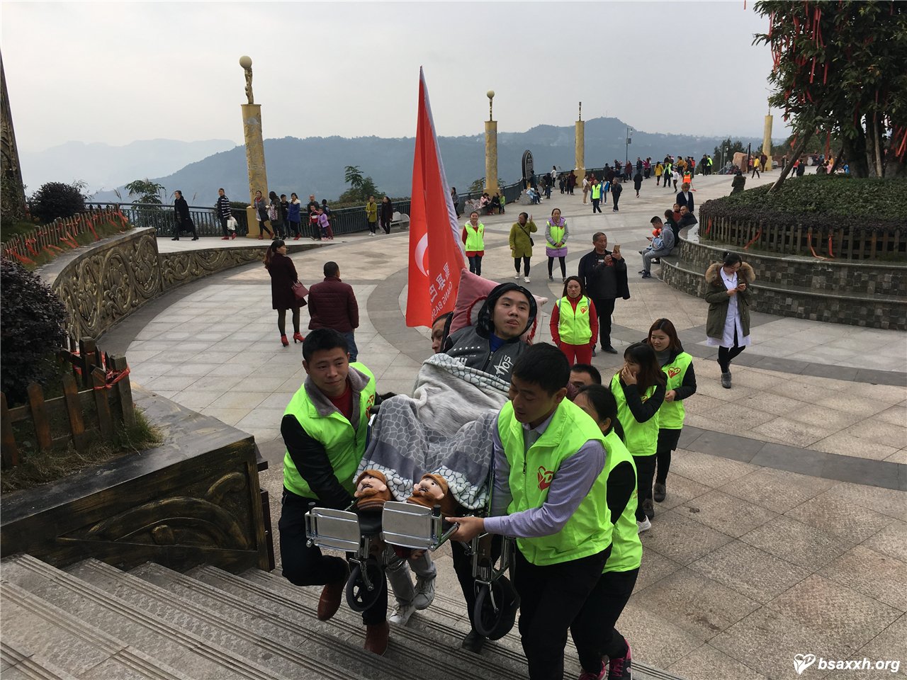 ������¡���ɽ�еĵȴ���Բ��֮��