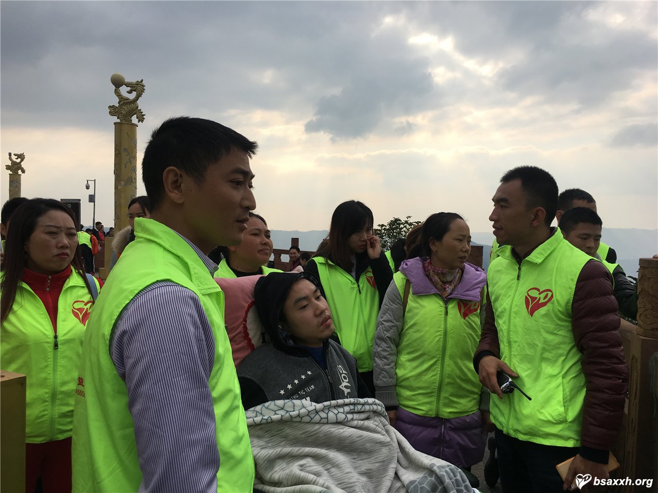 ������¡���ɽ�еĵȴ���Բ��֮��