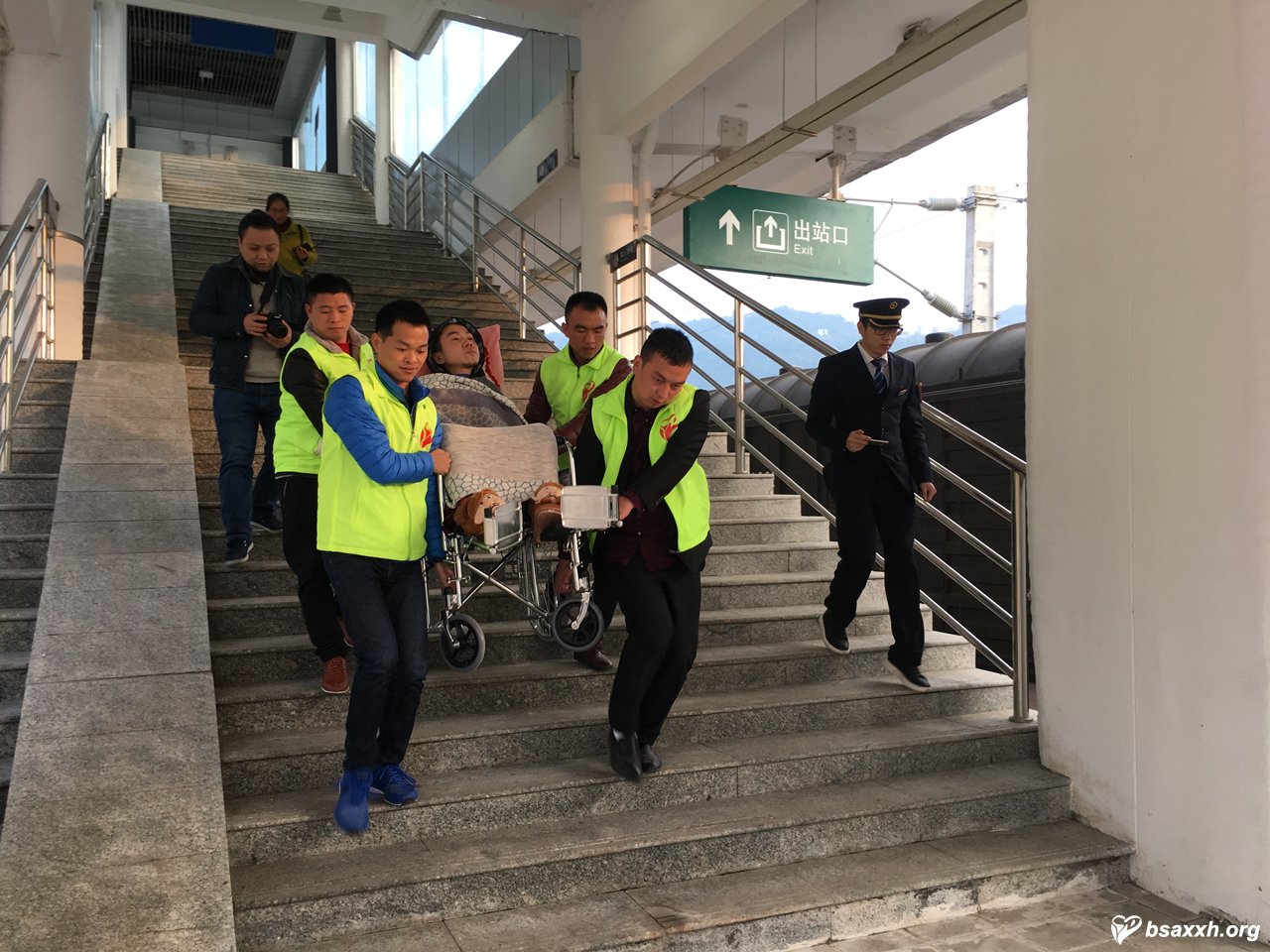 ������¡���ɽ�еĵȴ���Բ��֮��