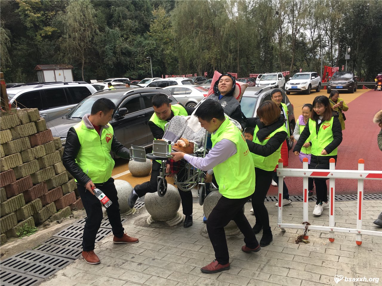 ������¡���ɽ�еĵȴ���Բ��֮��